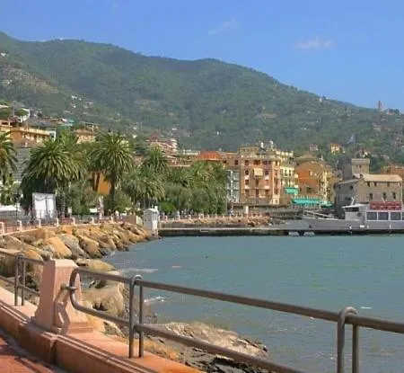 Large Bright Near The Sea Daire Rapallo